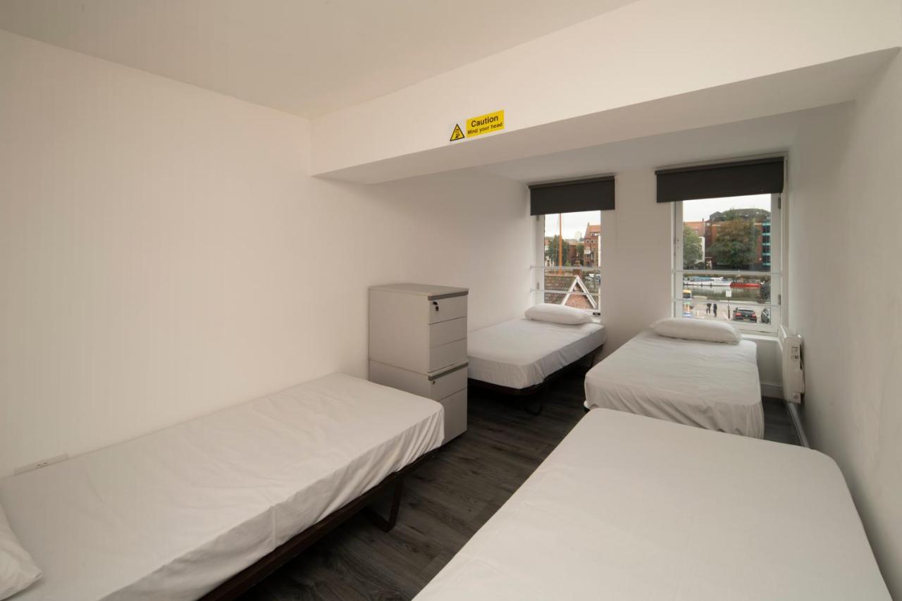 Harbourside Hostel Bristol Exterior photo